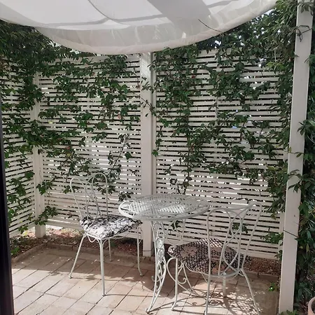 Charming Seaside Nest Apartmán