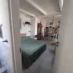Charming Seaside Nest Apartament