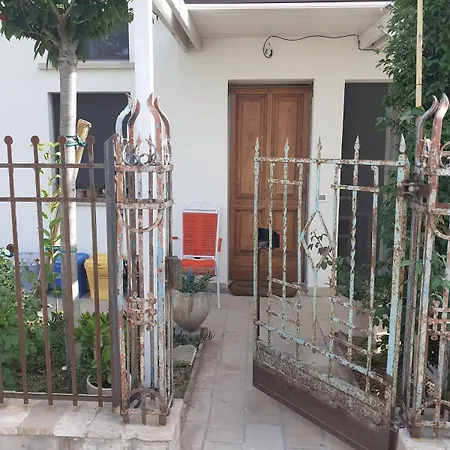 Διαμέρισμα Charming Seaside Nest *