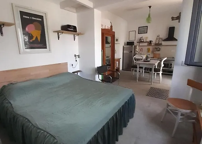 Charming Seaside Nest Apartament