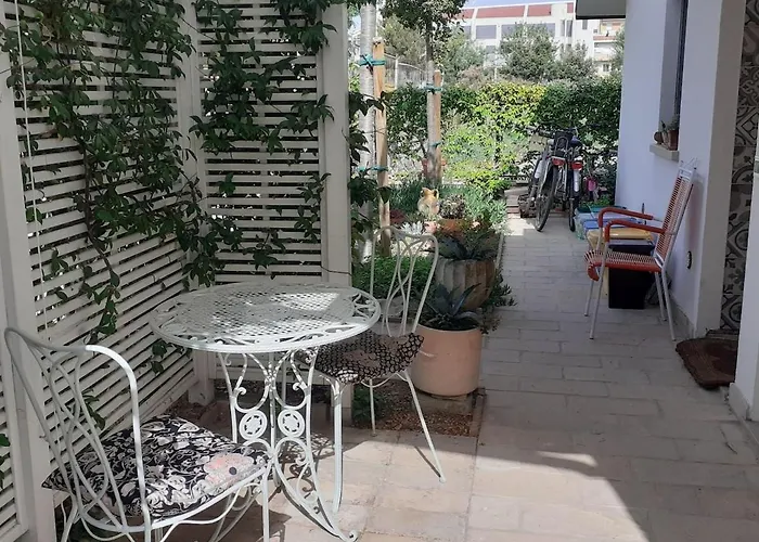 Charming Seaside Nest Apartament *