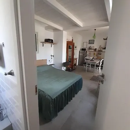 Charming Seaside Nest Apartment