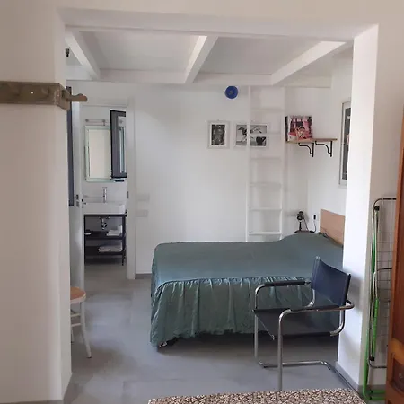Charming Seaside Nest Apartament