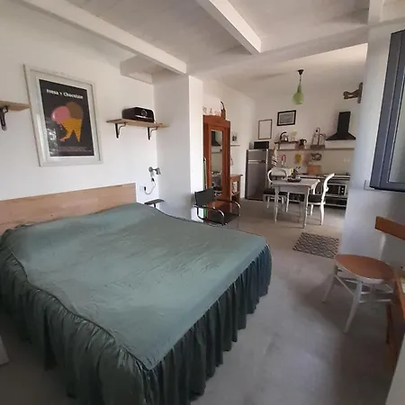 Charming Seaside Nest Apartament